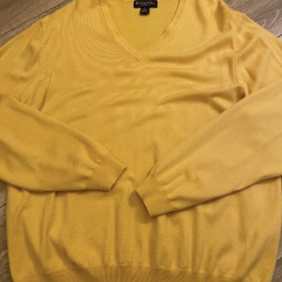 Brooks Brothers Merino Wool Blend V-Neck Sweater - Picture 3 of 6
